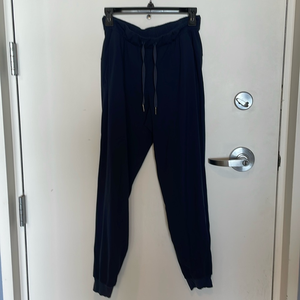 Lululemon Women’s Navy Jogger “travel pants”  size 6